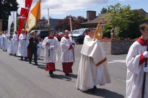 I'm told the father of my friend, Zsolt (bearing Papal flag), will be in 7th heaven at seeing this...
